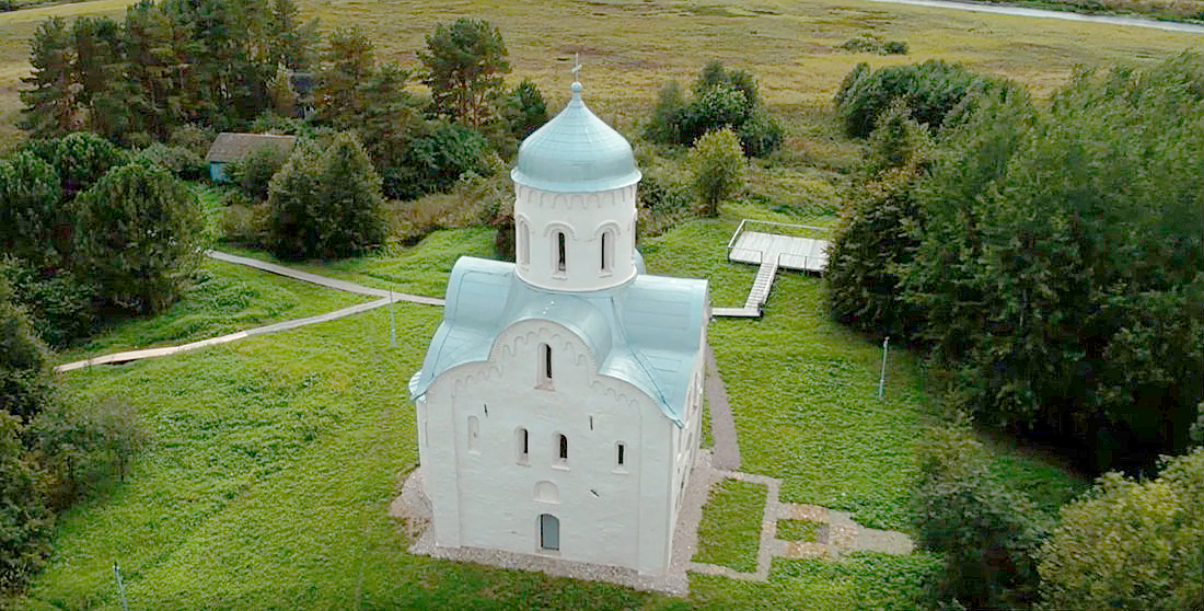 Церковь николы на липне. Церковь Николы на Липне 1292. Церковь Николая Чудотворца на Липне. Новгородская область остров Липно Церковь. Николы на Липне Великий Новгород.