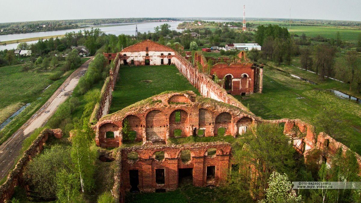 Казармы аракчеева в селищах довоенные фото