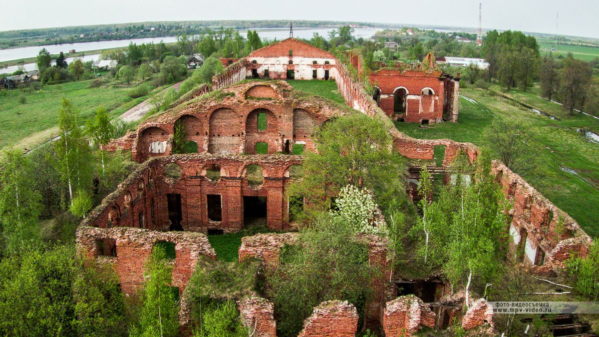 Казармы аракчеева в селищах довоенные фото